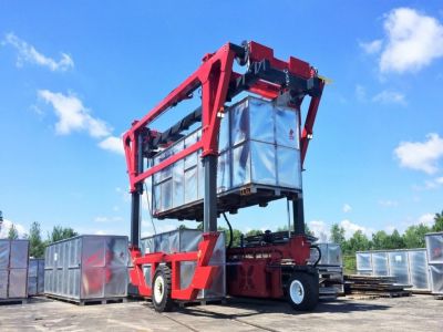 選用集裝箱跨運車,優勢有哪些? 選用集裝箱跨運車,優勢有哪些?