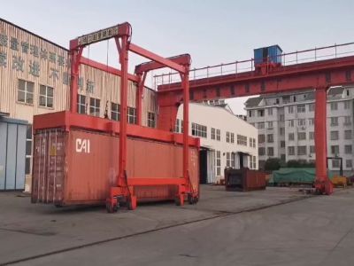 移動式集裝箱龍門吊技術不斷進步,應用越來越廣! 移動式集裝箱龍門吊技術不斷進步,應用越來越廣!