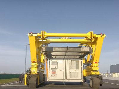 如何減少集裝箱跨運車自重并提高效率